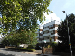 2 Bed Apartment in Viceroy Lodge Central Surbiton